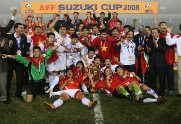 - Thành tích cao nhất của đội tuyển Việt Nam tại đấu trường AFF Cup là chức vô địch AFF Cup 2008. Ngoài ra, Việt Nam còn có một lần giành ngôi Á quân tại Tiger Cup 1998 (tiền thân của AFF Cup) được tổ chức trên sân nhà