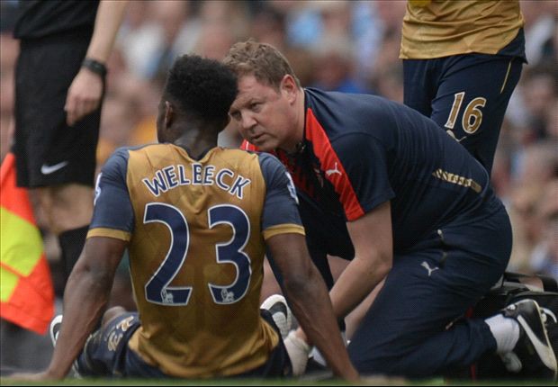 Arsenal mất Welbeck trong 9 tháng