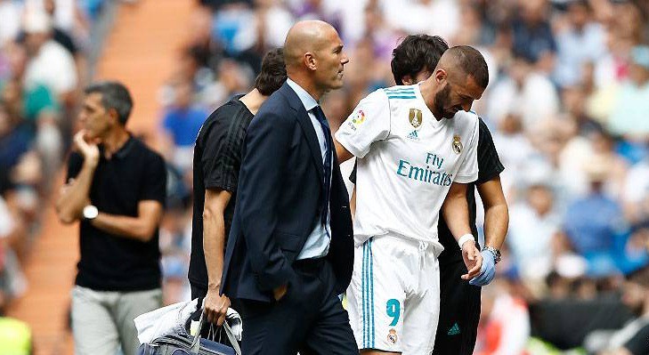 Benzema đã phải nghỉ thi đấu gần 1 tháng vì chấn thương gân kheo