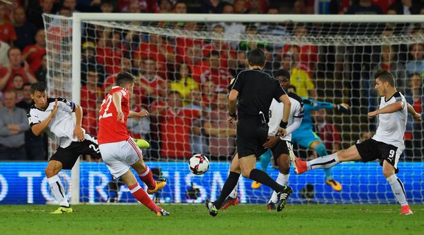 Ben Woodburn ghi bàn ngay ở trận ra mắt ĐT xứ Wales