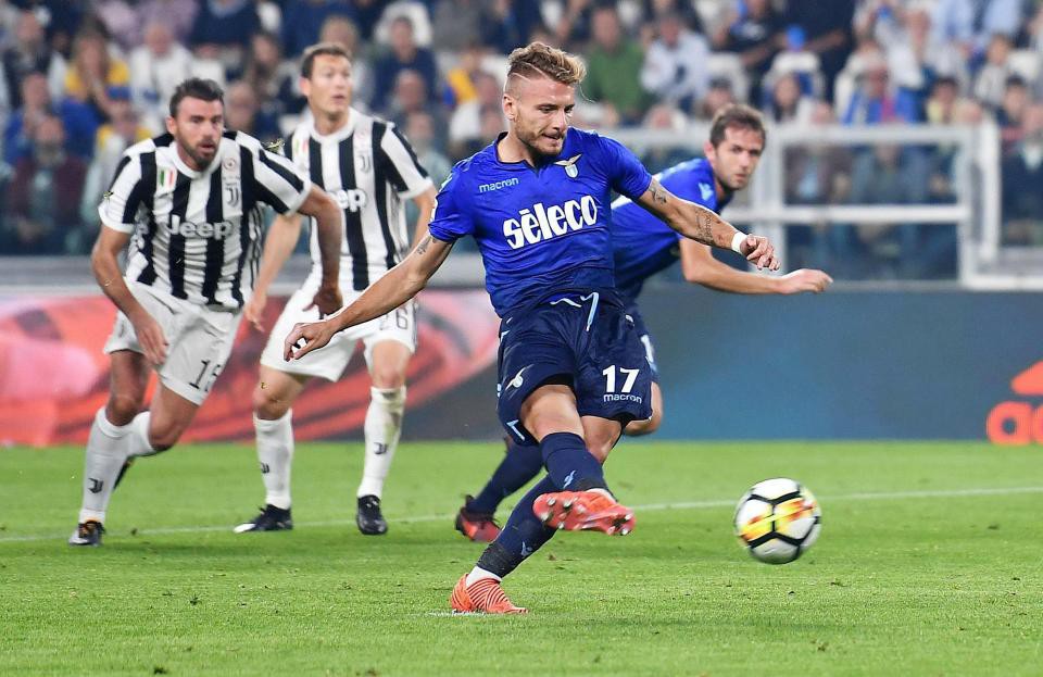 Tiền đạo Immobile đang được Chelsea dòm ngó