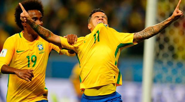 Coutinho vừa ghi bàn giúp Brazil giành chiến thắng trước Ecuador