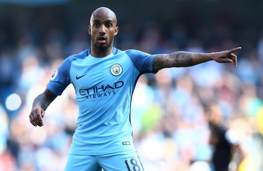 Fabian Delph là sự thay thế bất đắc dĩ cho Mendy trong thời điểm hiện tại