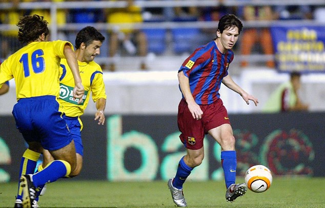 Messi nâng tầm nghệ thuật bóng đá