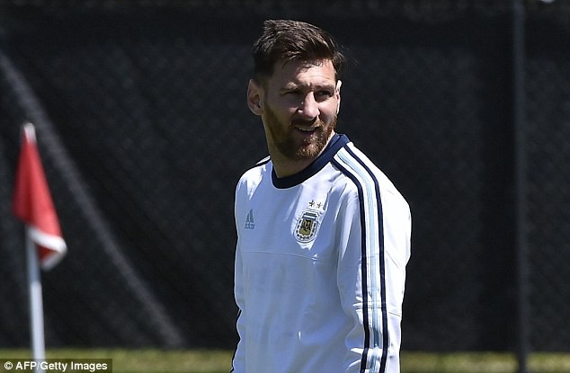''Tuyển Anh mất 2 trụ cột ở trận ra quân, Messi tái xuất sau chấn thương''