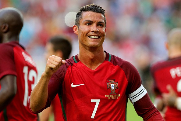 02h00 ngày 15/04: Bồ Đào Nha-Iceland: Kỷ lục vẫy gọi Ronaldo