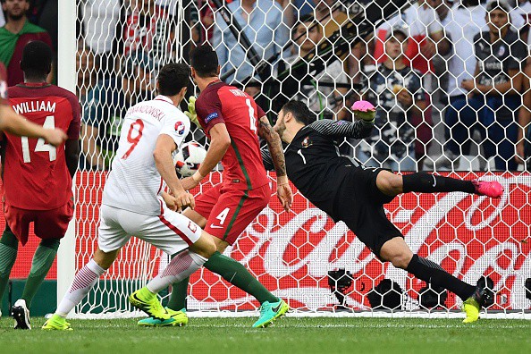 Ba Lan 1-1 Bồ Đào Nha: Thắng đấy mà lo đấy