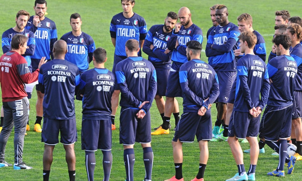 Italia thành công nhờ biến đội tuyển thành ... câu lạc bộ