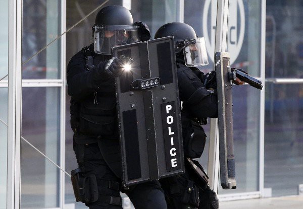 SỐC: Nguy cơ khủng bố EURO 2016 từ chính các nhân viên an ninh 