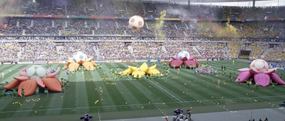 EURO 2016 khai mạc bằng một lễ hội đầy màu sắc