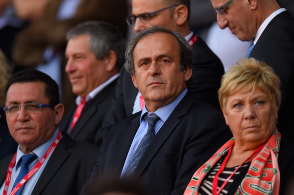 ''Uruguay bị loại ngay ở vòng bảng Copa America, Platini không dự khai mạc EURO 2016''