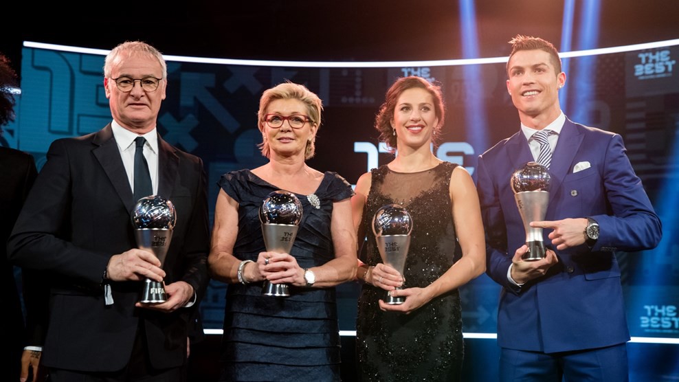 Từ phải qua trái, Nam, Nữ cầu thủ và Nữ, Nam HLV xuất sắc nhất FIFA năm 2016