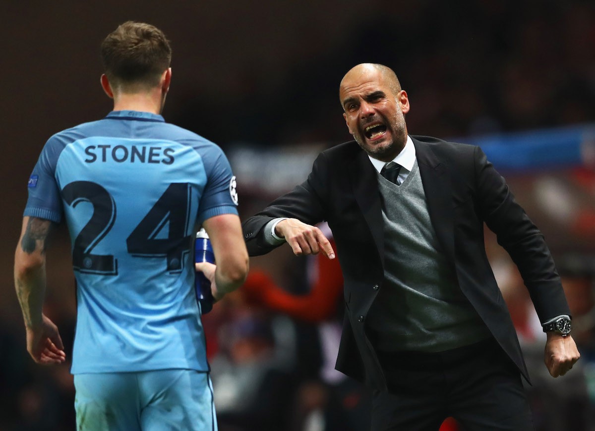 Dù nhận được sự tin tưởng của HLV Pep Guardiola, nhưng John Stones vẫn liên tục mắc lỗi ở mùa giải năm ngoái