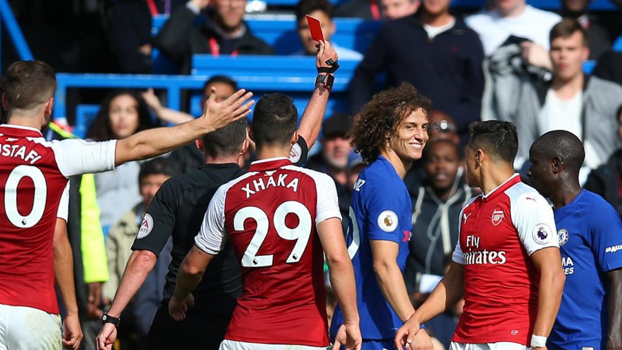 David Luiz sẽ bị treo giò ở trận này sau khi nhận thẻ đỏ ở trận gặp Arsenal