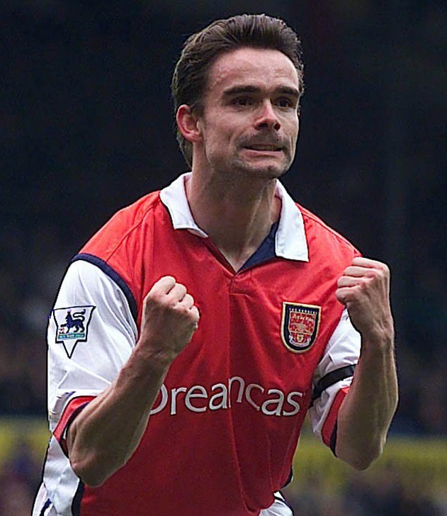 Marc Overmars từng có 3 mùa khoác áo Arsenal, ghi được 40 bàn sau 141 trận