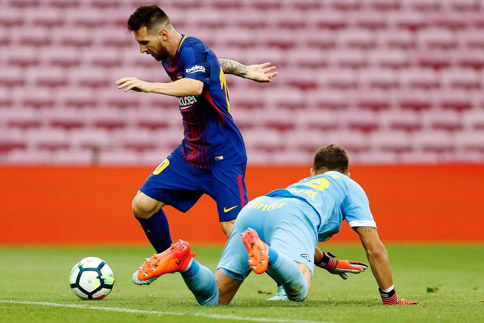 Messi vừa lập cú đúp giúp Barcelona thắng đậm Las Palmas