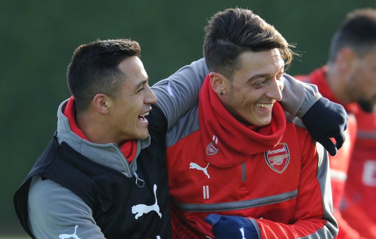 Sanchez và Oezil là những ngôi sao hiếm hoi được Arsenal mua về kể từ sau chức vô địch Premier League 2003/04