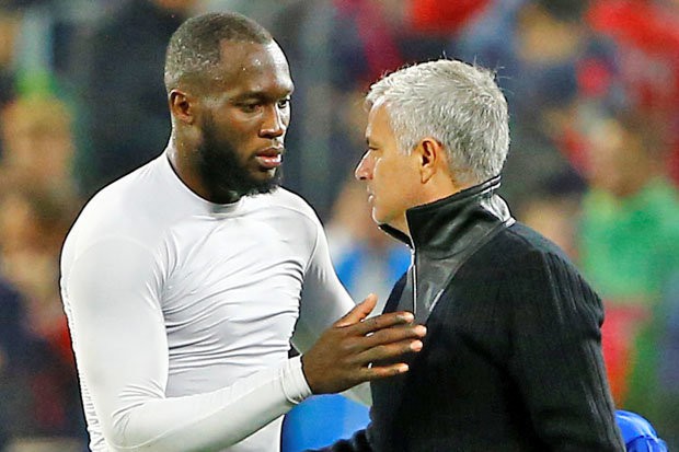 Mourinho vẫn một mực bảo vệ Lukaku 