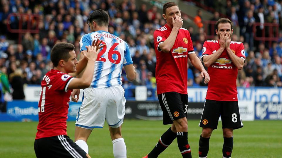 Man Utd vừa chịu thất bại gây sốc trước Huddersfield Town