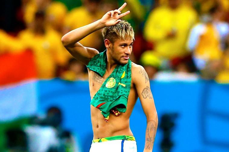 Neymar từng bị phạt vì để lộ quần lót tại World Cup 2014