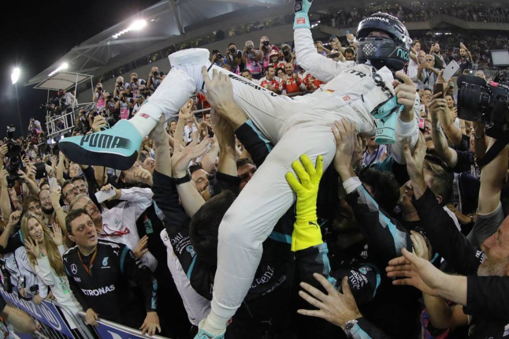 Nico Rosberg giải nghệ ngay sau khi vô địch thế giới