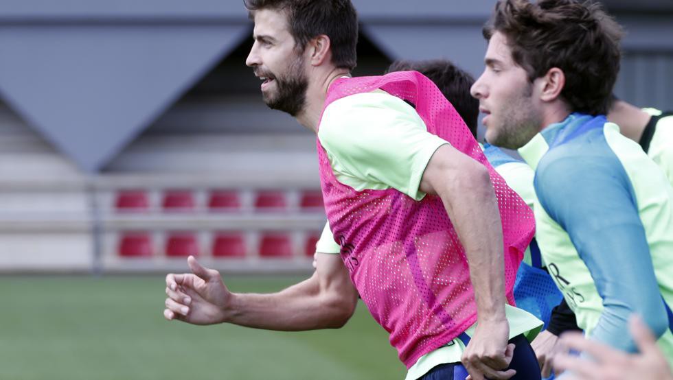 Pique và Sergi Roberto