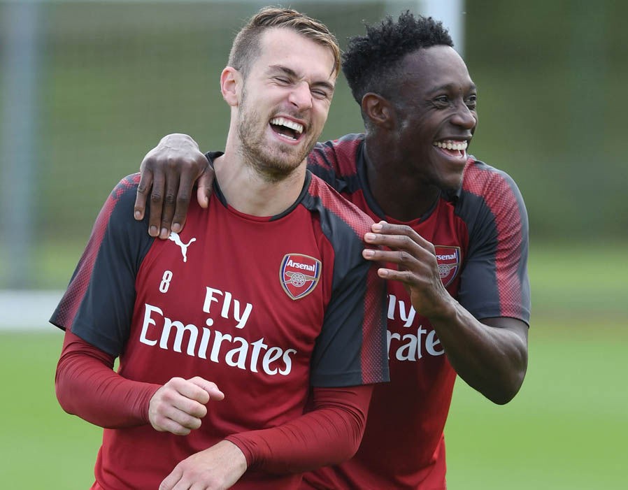 Arsenal đang mời chào hợp đồng mới cho Ramsey và Welbeck