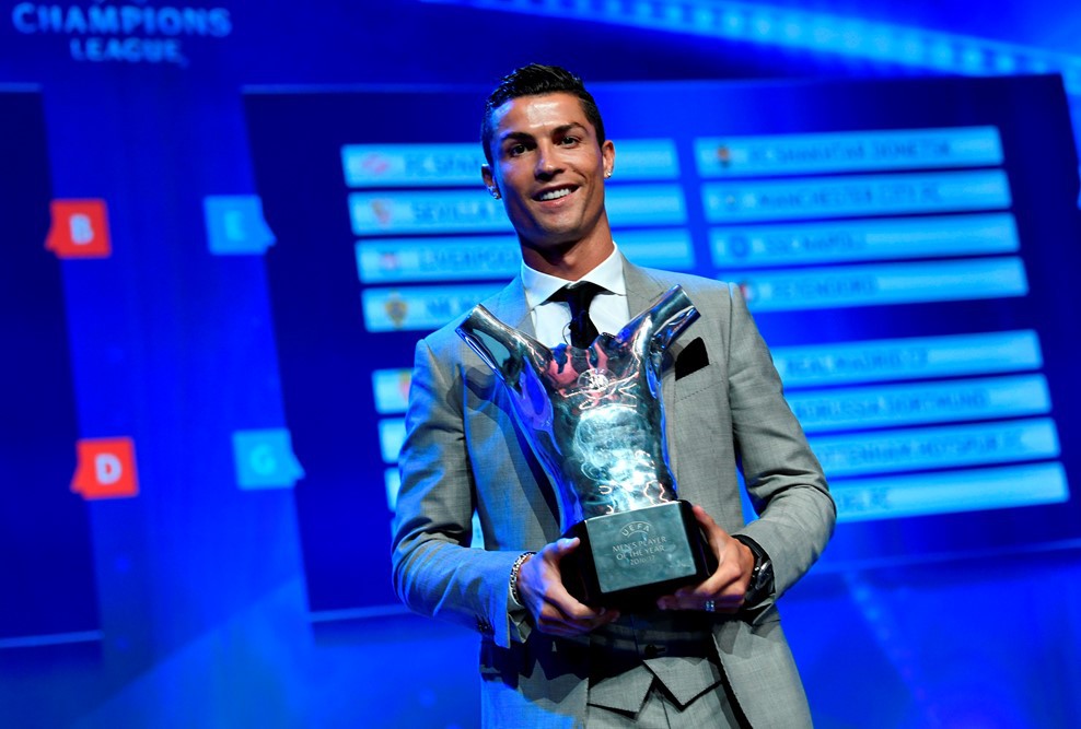 Ronaldo được vinh danh là cầu thủ hay nhất châu Âu trong mùa giải năm ngoái