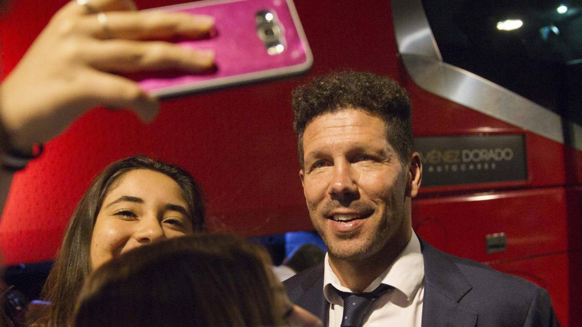 HLV Diego Simeone sẽ tiếp tục gắn bó với Atletico Madrid