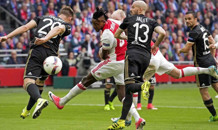 Ajax tấn công trực diện hơn Man Utd