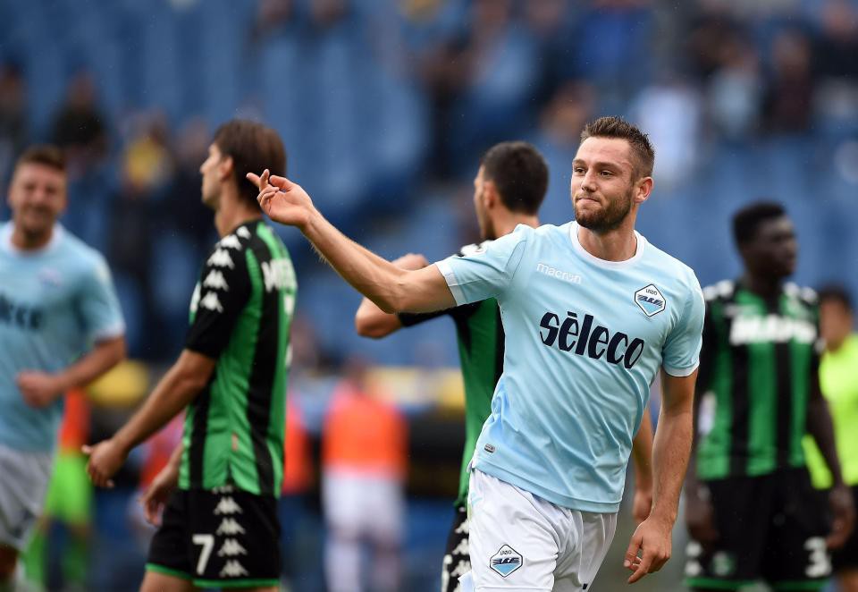 Vrij đang nhận được sự quan tam của nhiều ông lớn Premier League như Chelsea, Man Utd hay Liverpool