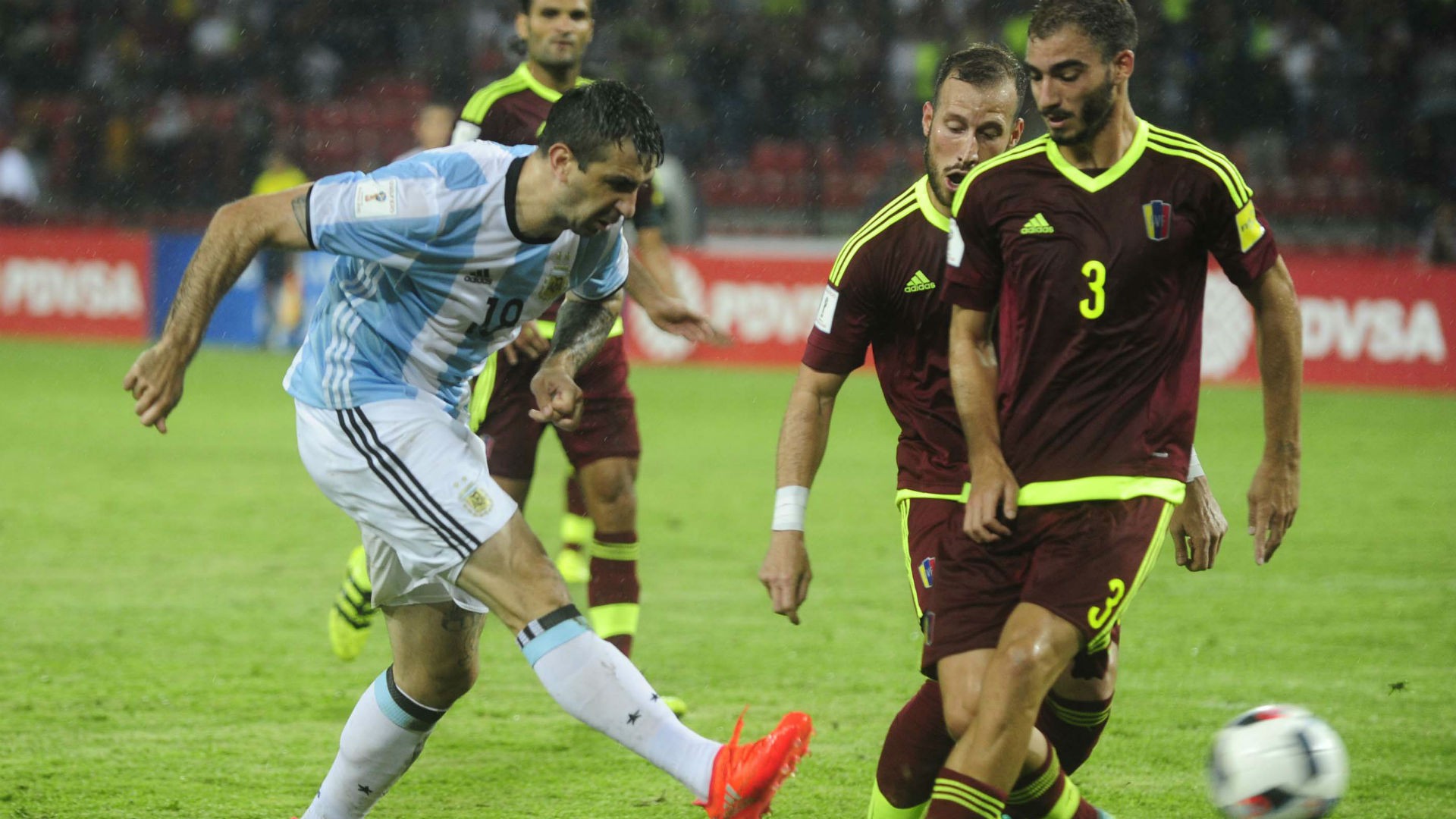 Argentina-Comlombia: Loại Aguero, Higuain, đi tìm “Martin Palermo 2.0”