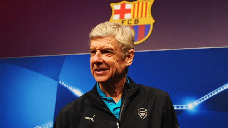 HLV Wenger không tin Barcelona sẽ sang Anh thi đấu