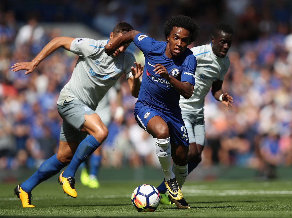 Willian cũng đóng góp 1 bàn cho Chelsea 