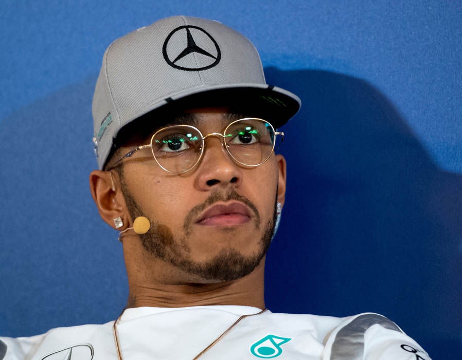 Hamilton cam kết tương lai với Mercedes.