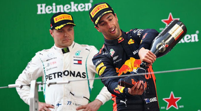 Ricciardo phãi hoãn màn ăn mừng truyền thống nếu lên ngôi.
