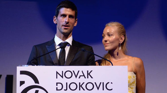 Cô vợ Jelena vô tình bị ''đổ vạ'' vì thất bại của Djokovic.
