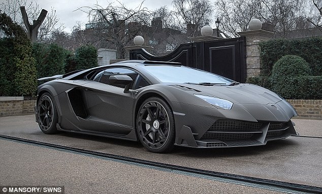 James Stunt vừa sắm thêm chiếc Lamborghini được thiết kế theo yêu cầu với giá 3,1 triệu bảng