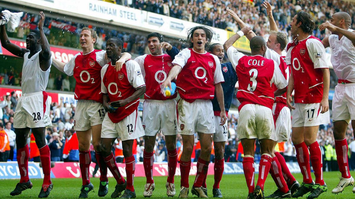 Hình ảnh: Các cầu thủ Arsenal ăn mừng ngay trên sân của Tottenham