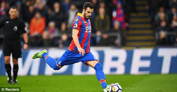 Hình ảnh: Palace dẫn trước sau quả penalty thành công của Milivojecvic