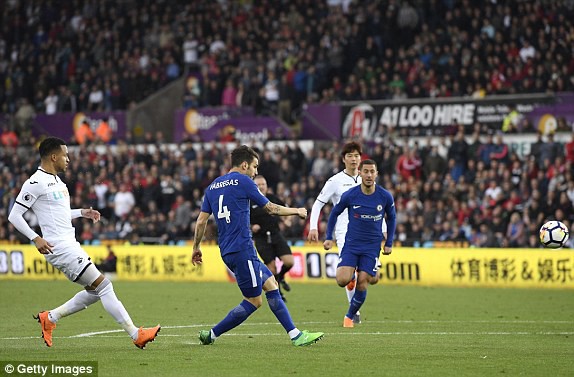 Hình ảnh: Fabregas giúp Chelsea sớm vươn lên dẫn trước