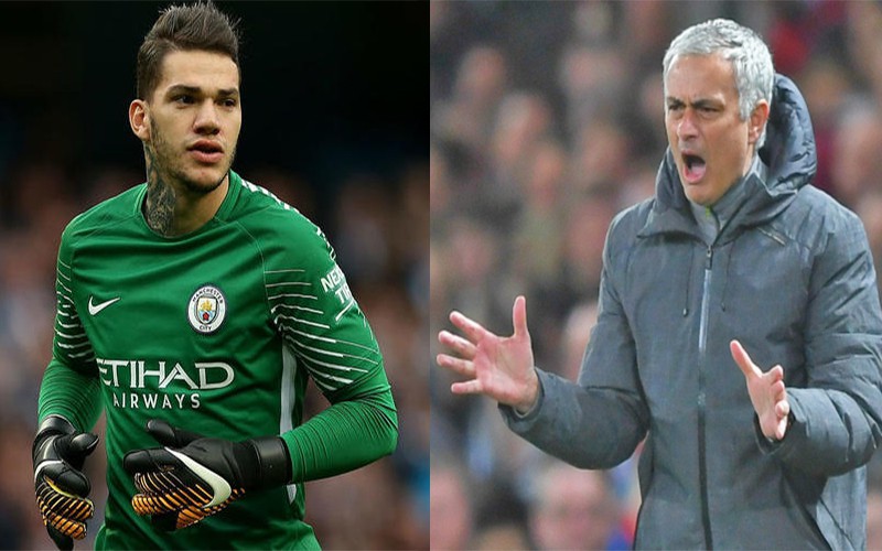 Mourinho ''nhổ'' sữa và nước vào mặt Ederson sau trận đấu