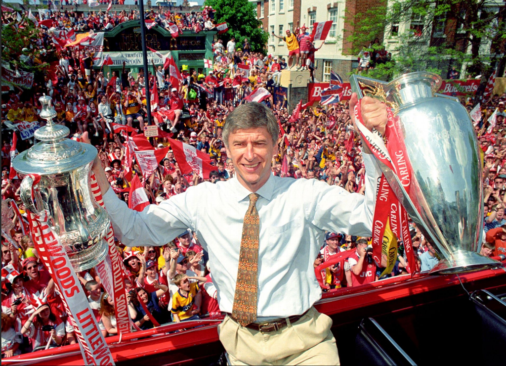 Hình ảnh: Wenger đem về cú đúp danh hiệu cho Arsenal mùa 1997/1998