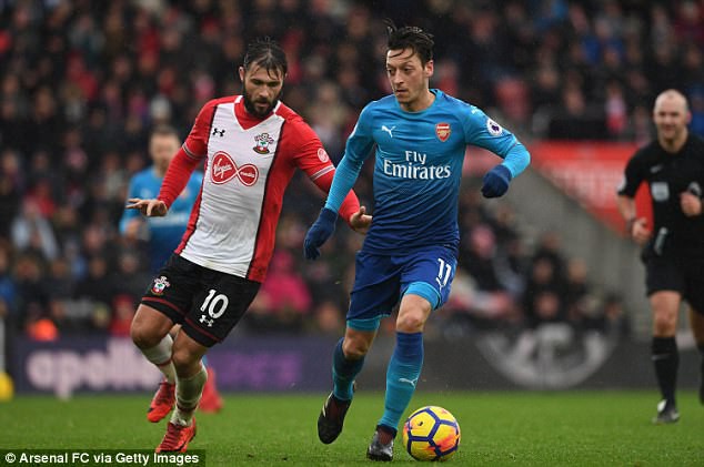 Arsenal đang thực hiện những nỗ lực cuối cùng để giữ chân Ozil