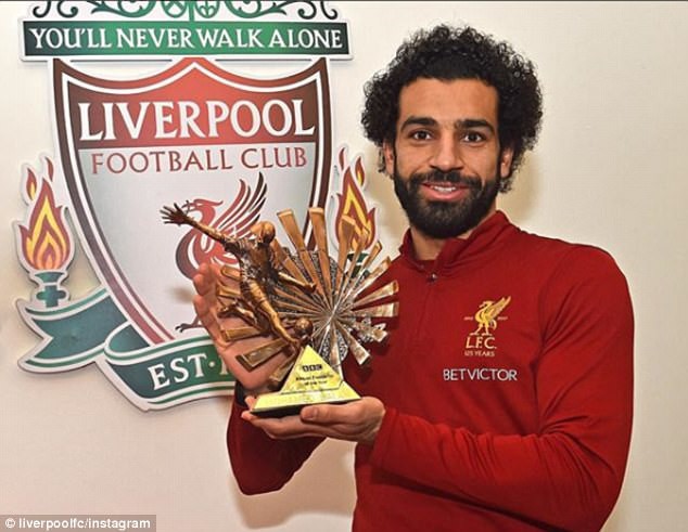 Mo Salah nhận giải thưởng Cầu thủ xuất sắc nhát châu Phi do BBC bầu chọn