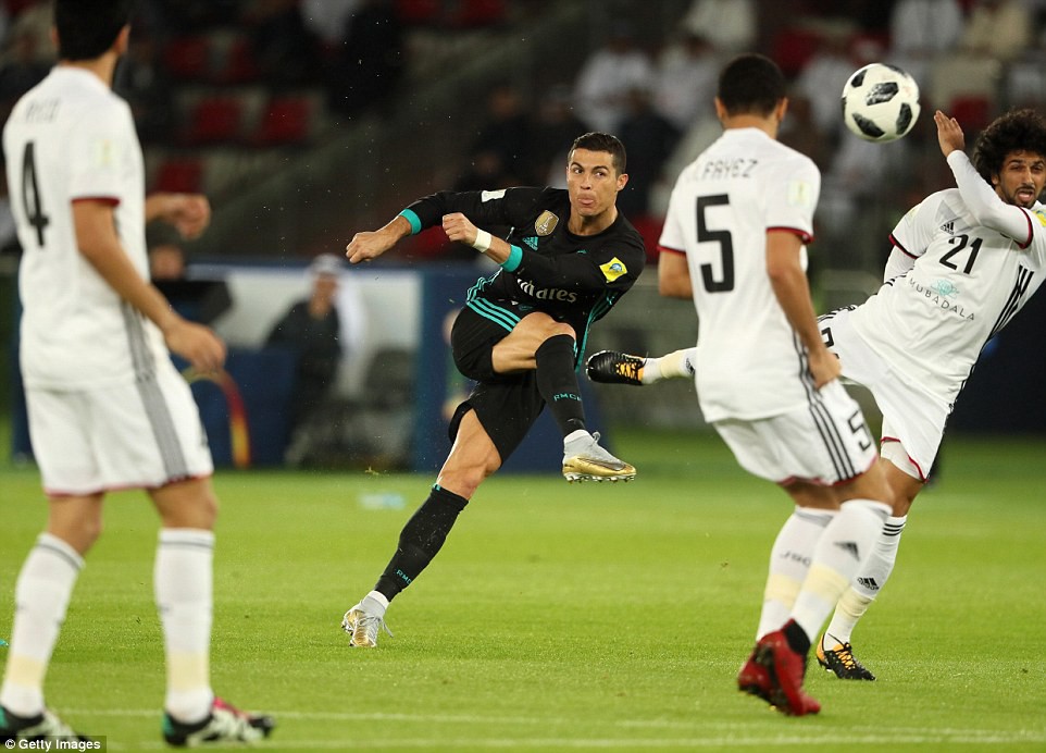 Hình ảnh: Ronaldo vượt qua Messi để trở thành chân sút số 1 lịch sử giải đấu