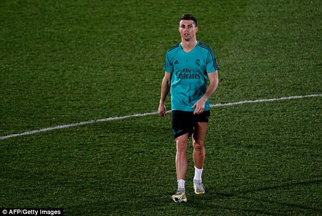 Hình ảnh: Ronaldo đã yêu cầu BLĐ Real bán anh