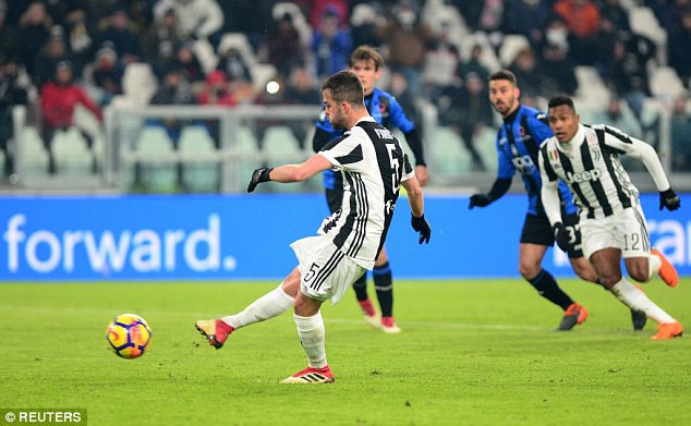 Hình ảnh: Pjanic ghi bàn thắng duy nhất cho Juventus