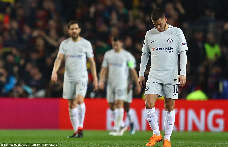 Hình ảnh: Trận thua này sẽ càng khiến mối quan hệ giữa Conte và Hazard thêm rạn nứt