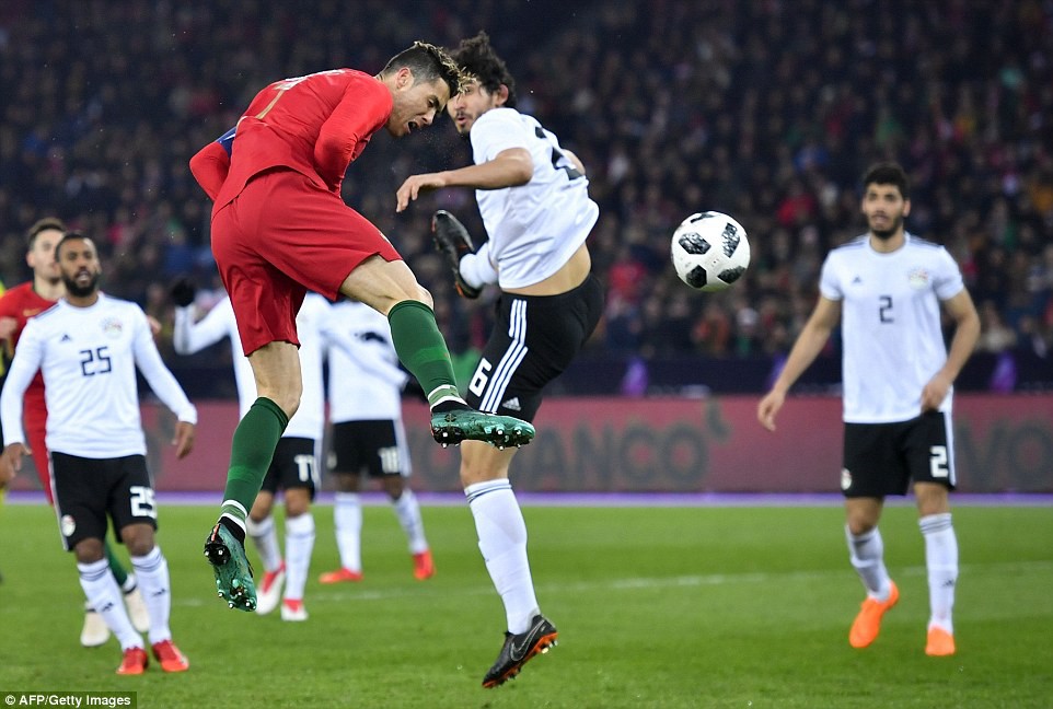 Hình ảnh: Ronaldo lập cú đúp chỉ trong 4 phút bù giờ
